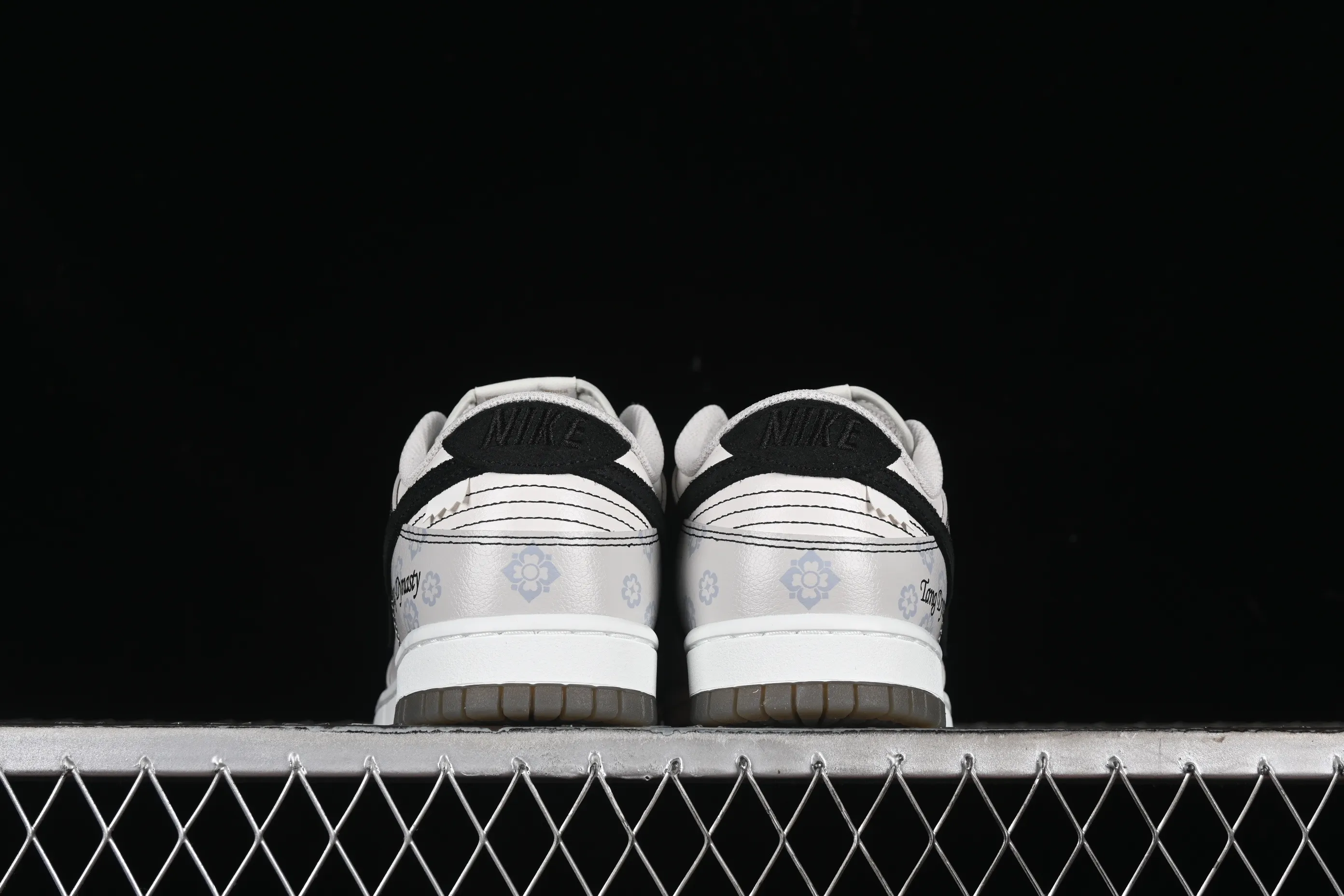 All Categories Nk SB Dunk Series Nk SB Dunk Low Low-top sneakers Nk Dunk Low Sanci Laboratory Ancient Tang Dynasty print Low-top casual sneakers FJ4188-001